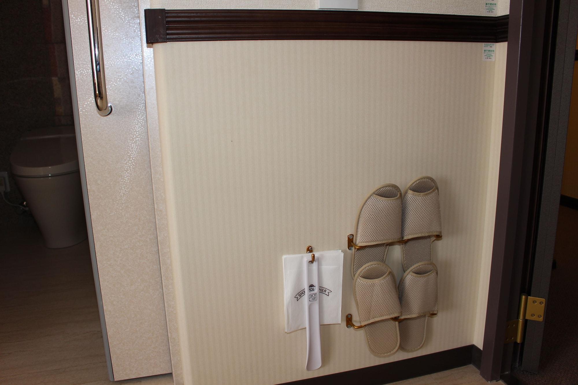 Toyoko Inn Takamatsu Hyogomachi Exterior photo