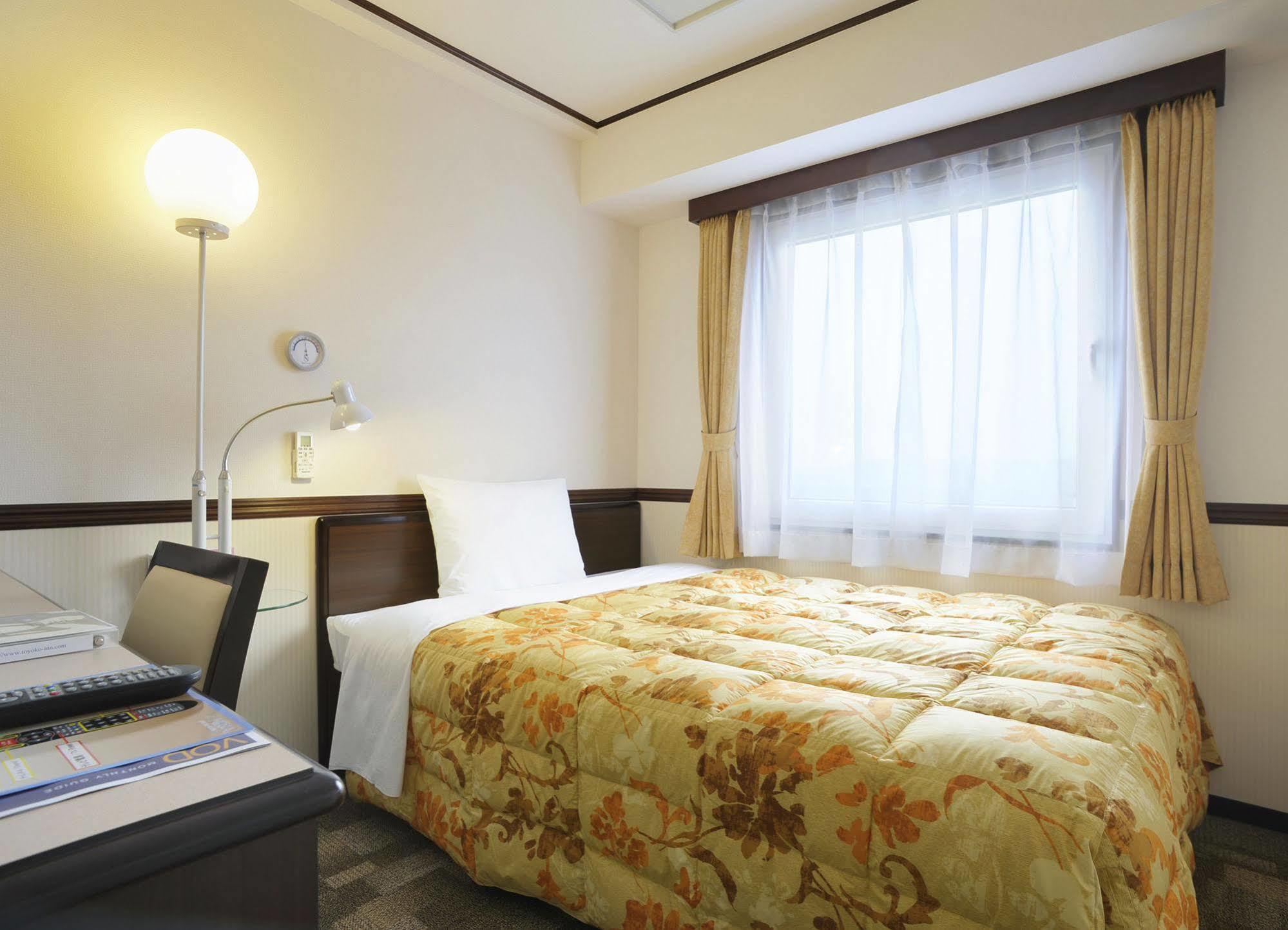 Toyoko Inn Takamatsu Hyogomachi Exterior photo
