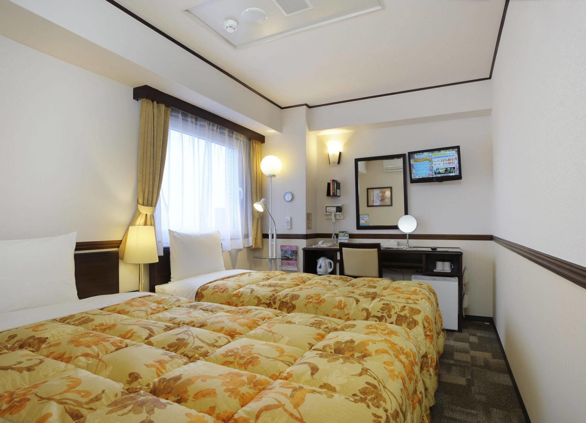 Toyoko Inn Takamatsu Hyogomachi Exterior photo