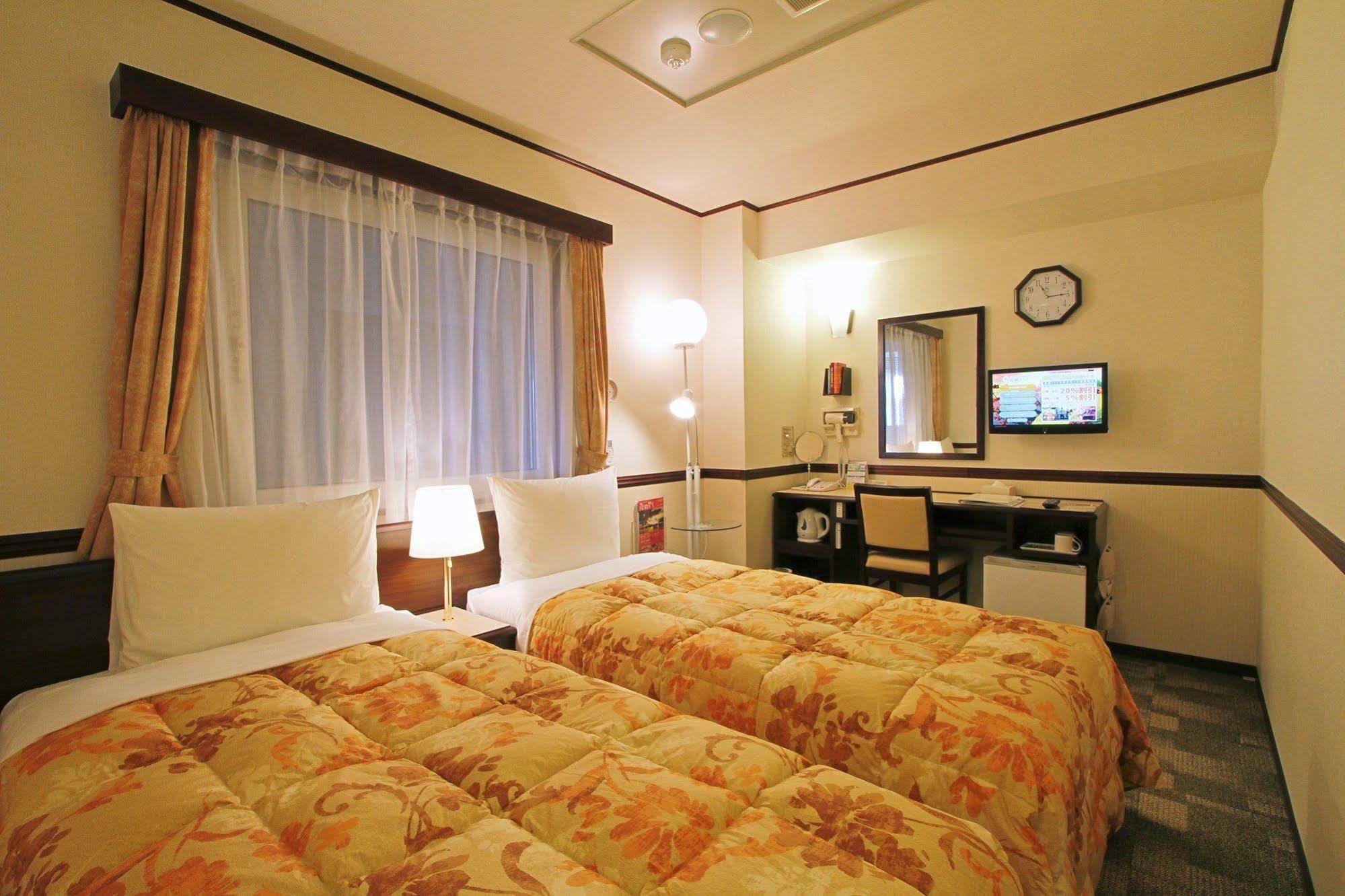 Toyoko Inn Takamatsu Hyogomachi Exterior photo